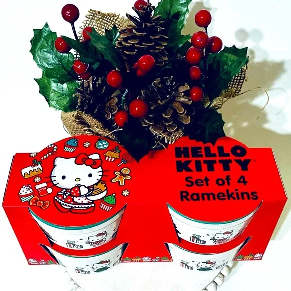 Hello Kitty Christmas Ramekins - Picture 2 of 4
